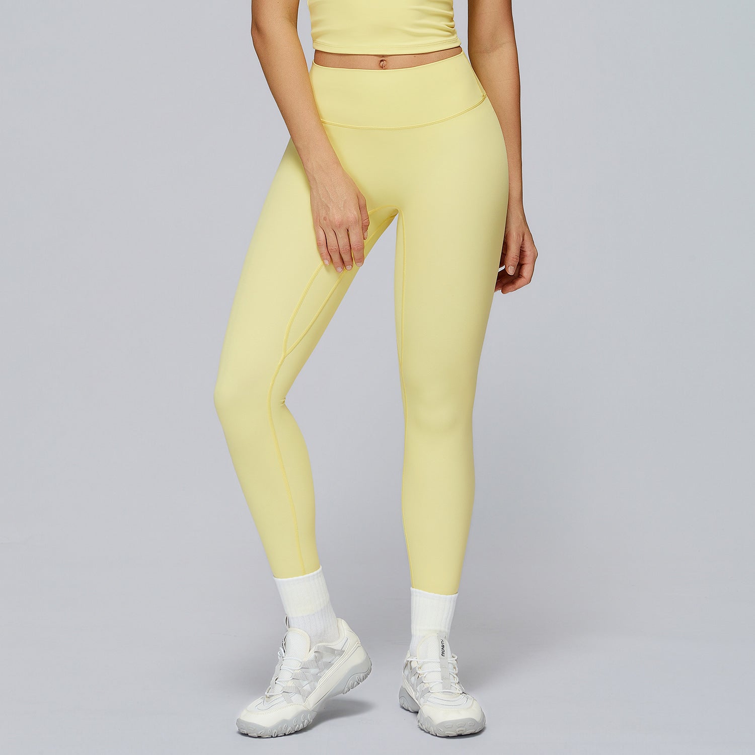 High-waisted, brushed yoga pants for women, quick-drying, suitable for running, fitness, and slimming.